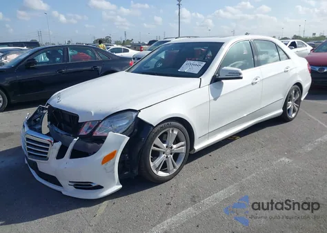 2013 Mercedes-Benz E 350 z USA, uszkodzony, nr VIN WDDHF5KBXDA734860